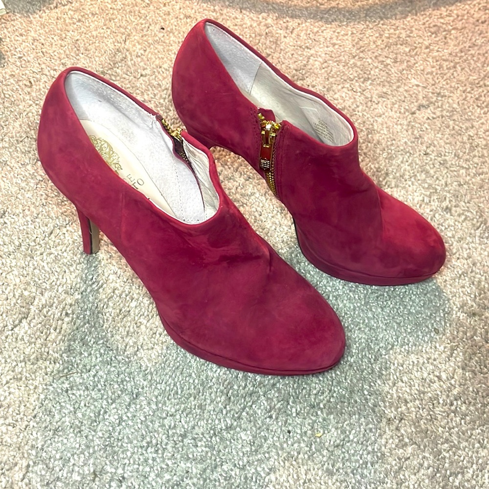 Vince Camuto red suede bootie heels size 6